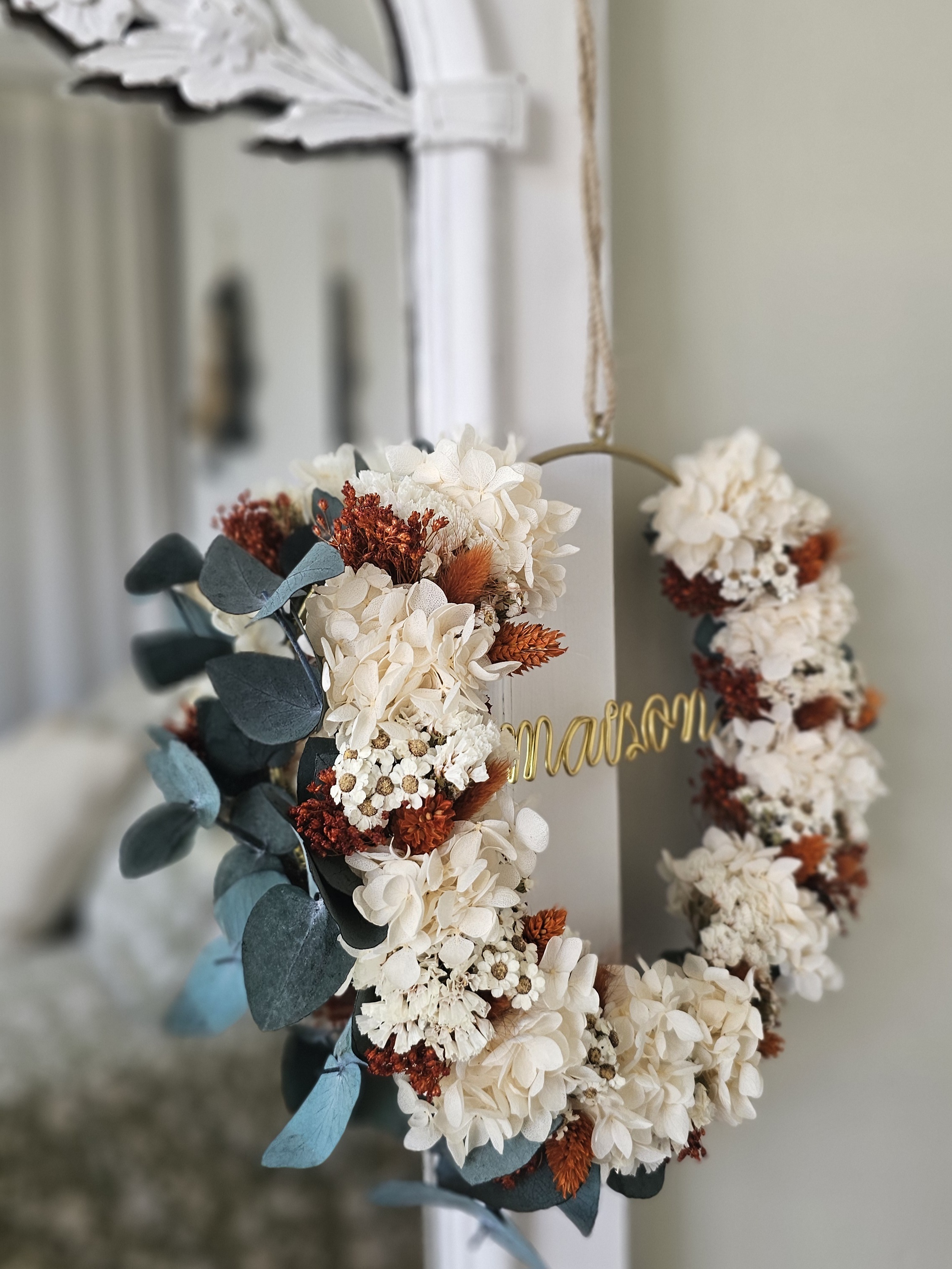 Mini couronne mot en fil doré