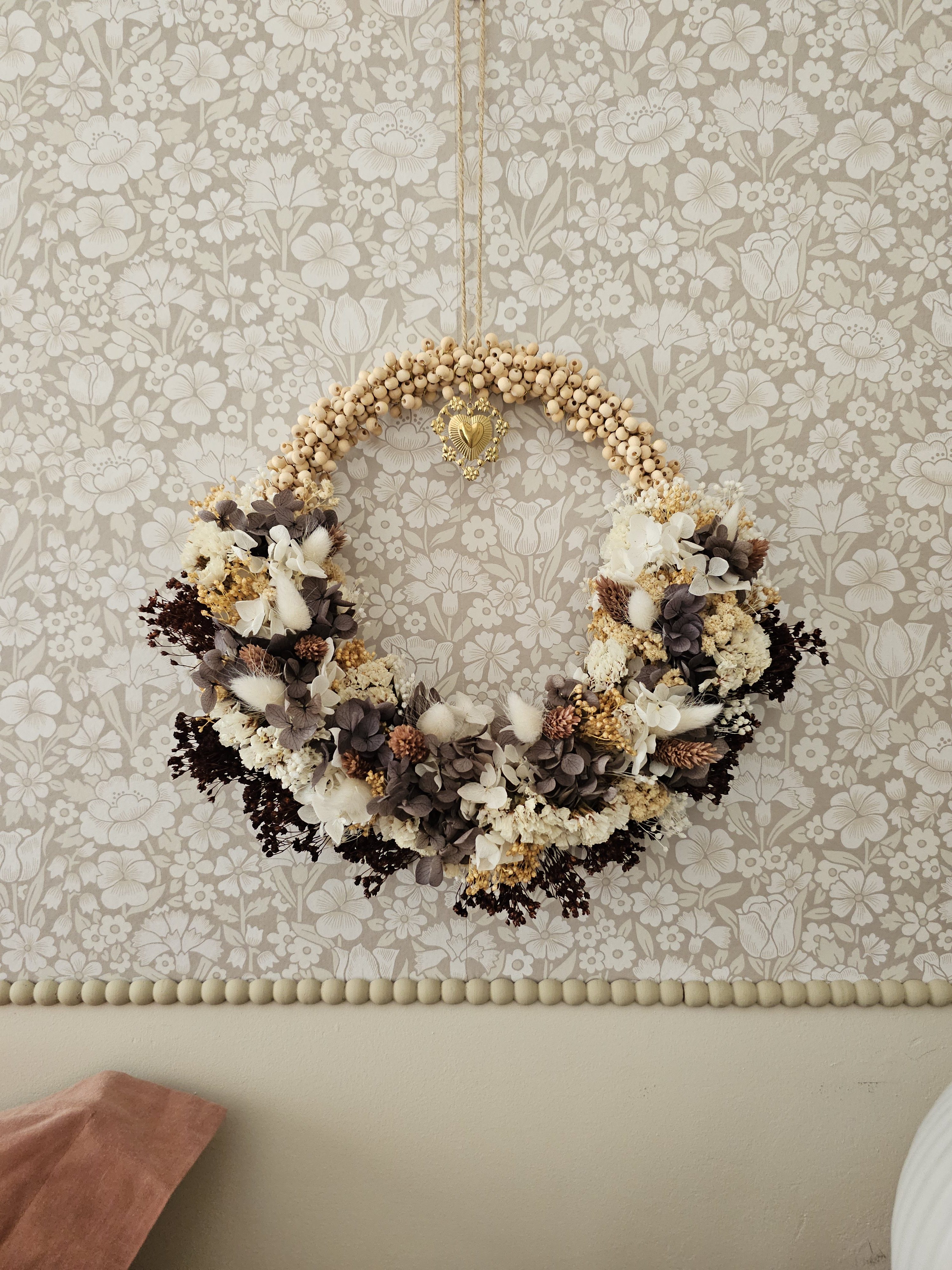 Couronne perles et fleurs séchées chocolat